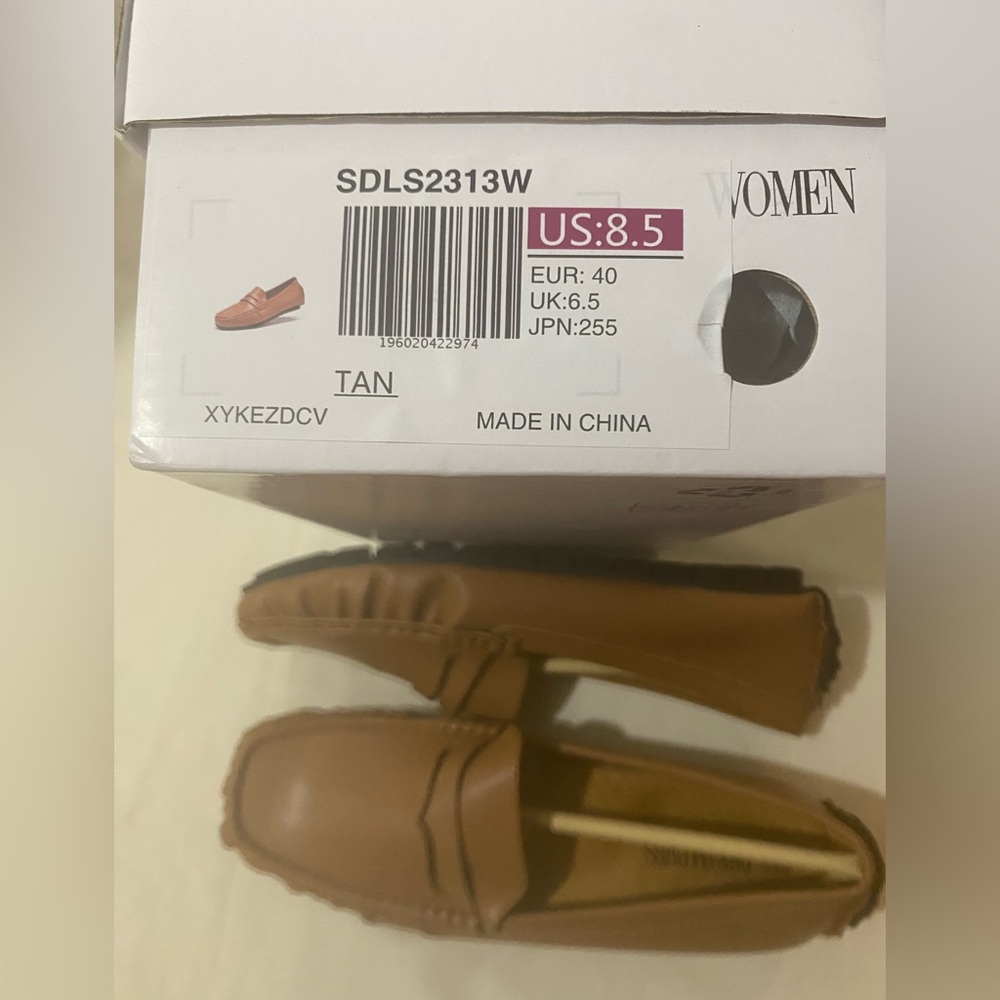 Dream Pairs Tan Flats Comfortable Loafers - SIZE 8.5
BRAND NEW - NEVER WORN NWT